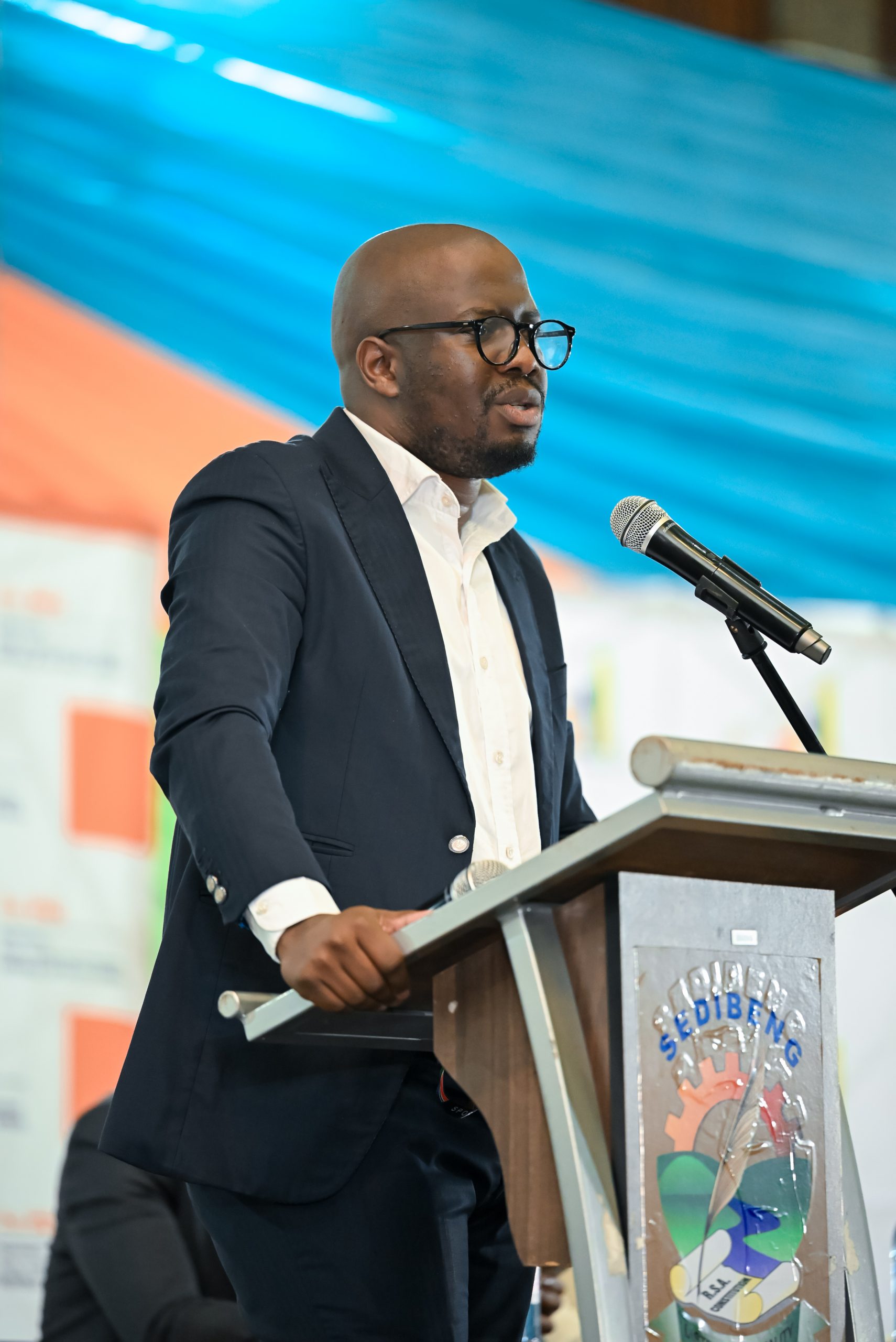 Deputy Minister Godlimpi addressing the Vaal SEZ public consultation in Vereeniging